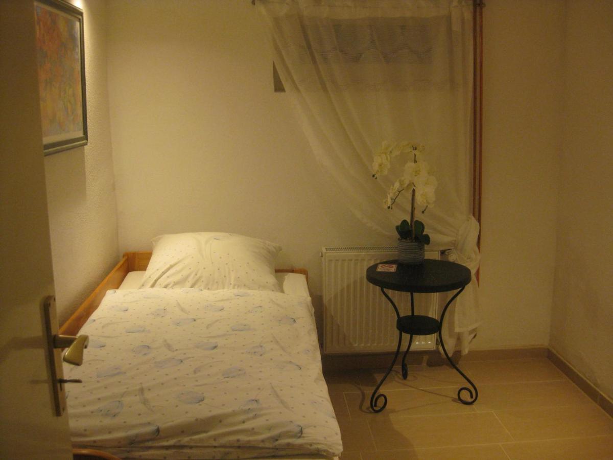 Main-Kinzig Gaestewohnung Hasselroth 外观 照片